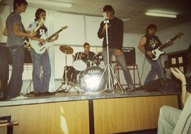 El Patón Guzmán, el arquero más rocker de la Selección Argentina