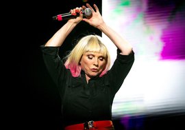 Blondie en Obras: corazón irrompible