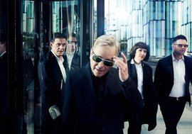 New Order: "Haber trabajado con una orquesta de sintetizadores expandió nuestro sonido"