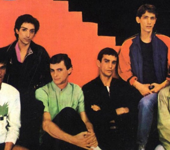 Bandas chantas arañan la nada