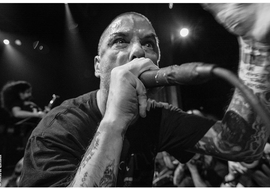 Phil Anselmo en Flores: espalda de acero