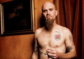 Nick Oliveri: "Mondo Generator me mantiene fuera de problemas"