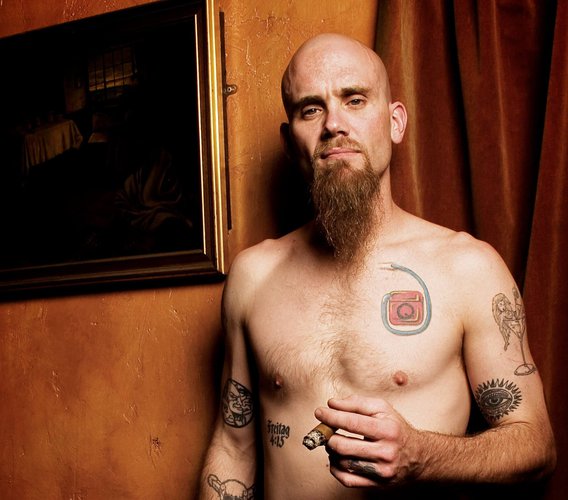 Nick Oliveri: "Mondo Generator me mantiene fuera de problemas"