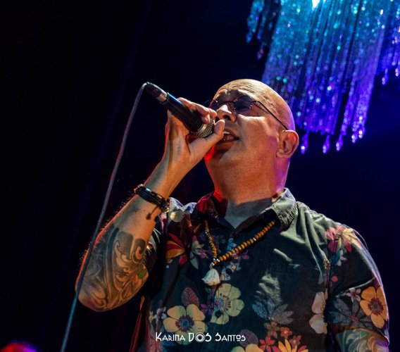 Bahiano presentó su nuevo disco solista