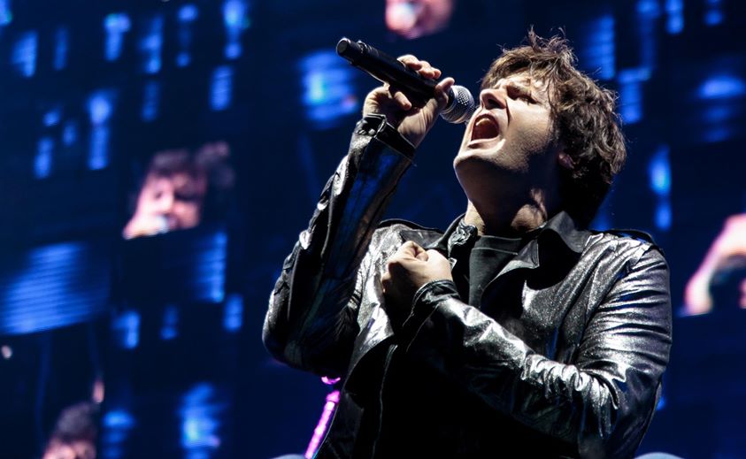 Cosquín Rock '16: Día 1 - Comenzó la décimo sexta edición del festival de rock, que en su primera jornada aglomeró una variedad de estilos en el escenario principal y muchas bandas debutantes en los distintos sectores. Lo mejor estuvo de la mano de El Plan de la Mariposa, Todo Aparenta Normal y Kapanga. ciro