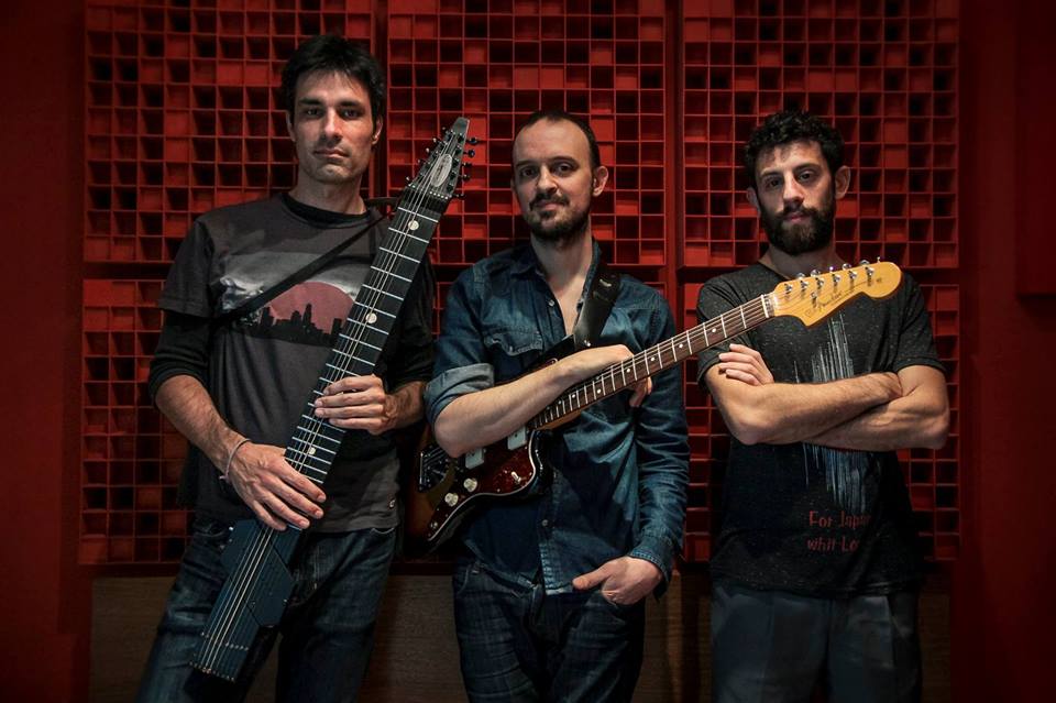 Buceador Voltio invita a un complejo e "inclusivo" viaje musical en su disco debut - La inclusión de los covers de “Riders in the storm”, de The Doors; y el medley armado con “Real Love” y “Dear Prudence”, de The Beatles, y “My friends” de Red Hot Chilli Peppers, son la prueba acabada de la búsqueda musical de Buceador Voltio. e68ea264 4609 423a b4be 7f80d476eea9