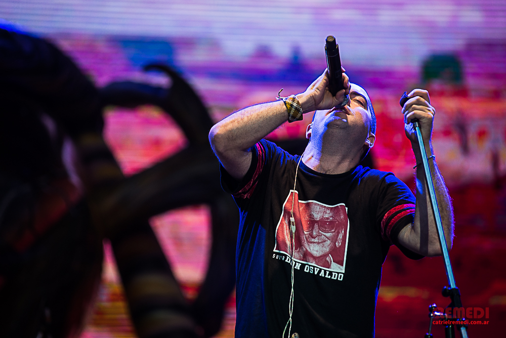 Cosquín Rock '16: Día 2 - Como en cada edición, la lluvia volvió a ser protagonista un año más. La segunda jornada comenzó con mucho calor y cerró bajo agua. Lo más destacado de la fecha estuvo en Octafonic, Eruca Sativa, los debutantes Barco y la gran convocatoria de Don Osvaldo. 0715072c 4b5a 4a8a 94ab 5280013be0a3