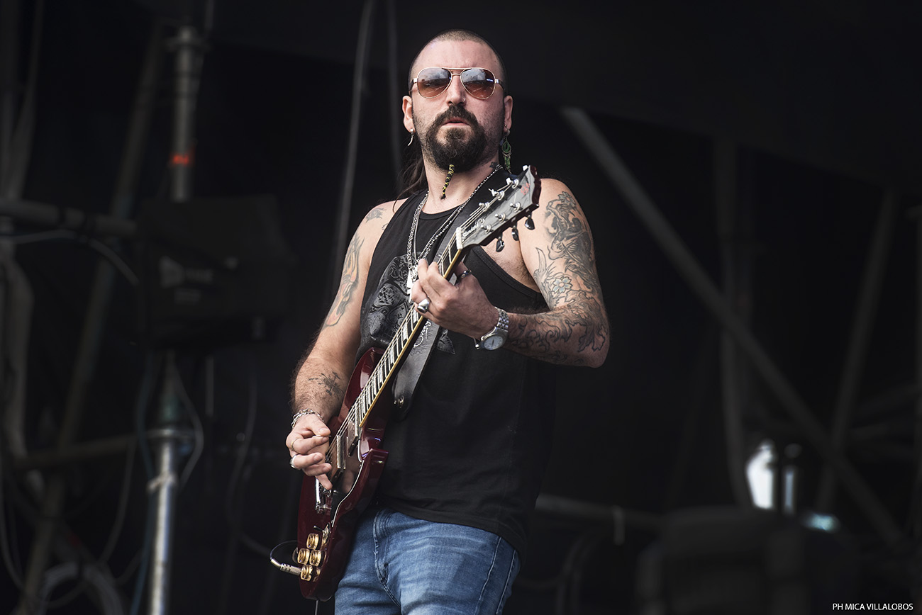 Cosquín Rock 2017: Día 1 - Con muchos espacios vacíos en el Aeródromo de Santa María de Punilla, arrancó el festival más federal de la Argentina y que en su primera jornada reunió al rock and roll con el metal, el punk y el blues. 2eef6605 58ac 44db 9005 6953ca5113f3