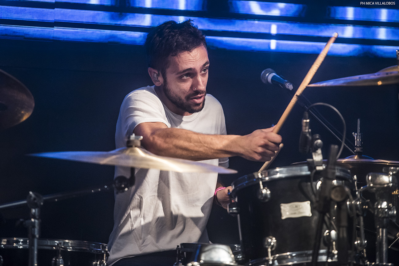 Cosquín Rock 2017: Día 1 - Con muchos espacios vacíos en el Aeródromo de Santa María de Punilla, arrancó el festival más federal de la Argentina y que en su primera jornada reunió al rock and roll con el metal, el punk y el blues. 44eb8bdd eada 4eb3 b594 3fe13b1e4e5c