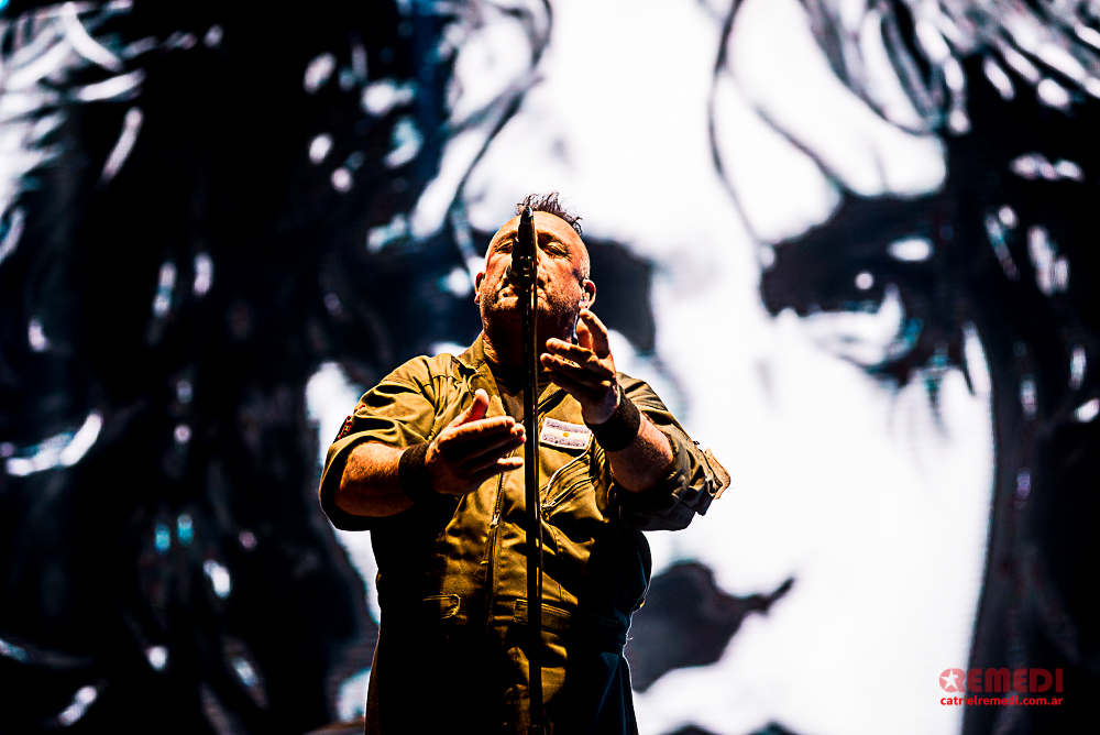 Cosquín Rock '16: Día 1 - Comenzó la décimo sexta edición del festival de rock, que en su primera jornada aglomeró una variedad de estilos en el escenario principal y muchas bandas debutantes en los distintos sectores. Lo mejor estuvo de la mano de El Plan de la Mariposa, Todo Aparenta Normal y Kapanga. 5e8edda1 2a97 45af af93 974081527317
