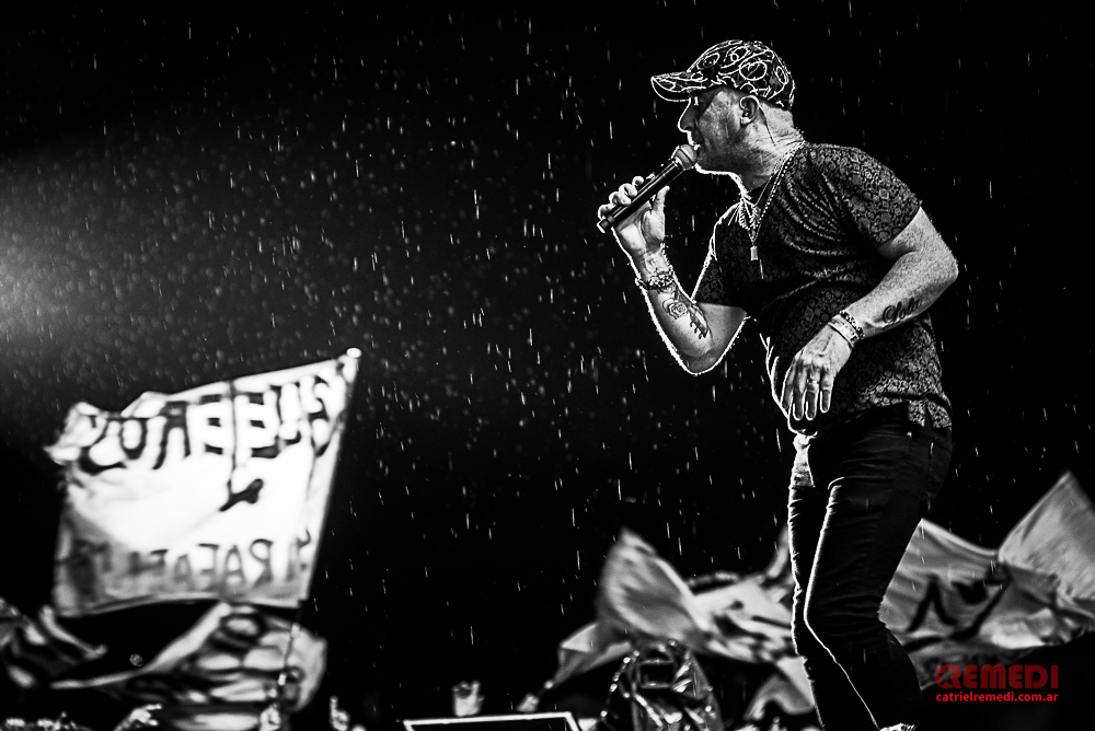 Cosquín Rock '16: Día 1 - Comenzó la décimo sexta edición del festival de rock, que en su primera jornada aglomeró una variedad de estilos en el escenario principal y muchas bandas debutantes en los distintos sectores. Lo mejor estuvo de la mano de El Plan de la Mariposa, Todo Aparenta Normal y Kapanga. 61217d50 6b69 4d7d ab21 d78e471b93f3