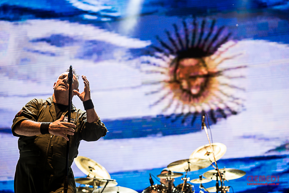 Cosquín Rock '16: Día 1 - Comenzó la décimo sexta edición del festival de rock, que en su primera jornada aglomeró una variedad de estilos en el escenario principal y muchas bandas debutantes en los distintos sectores. Lo mejor estuvo de la mano de El Plan de la Mariposa, Todo Aparenta Normal y Kapanga. 6e6f0ee5 6eb1 42b3 867f 047350c661b2
