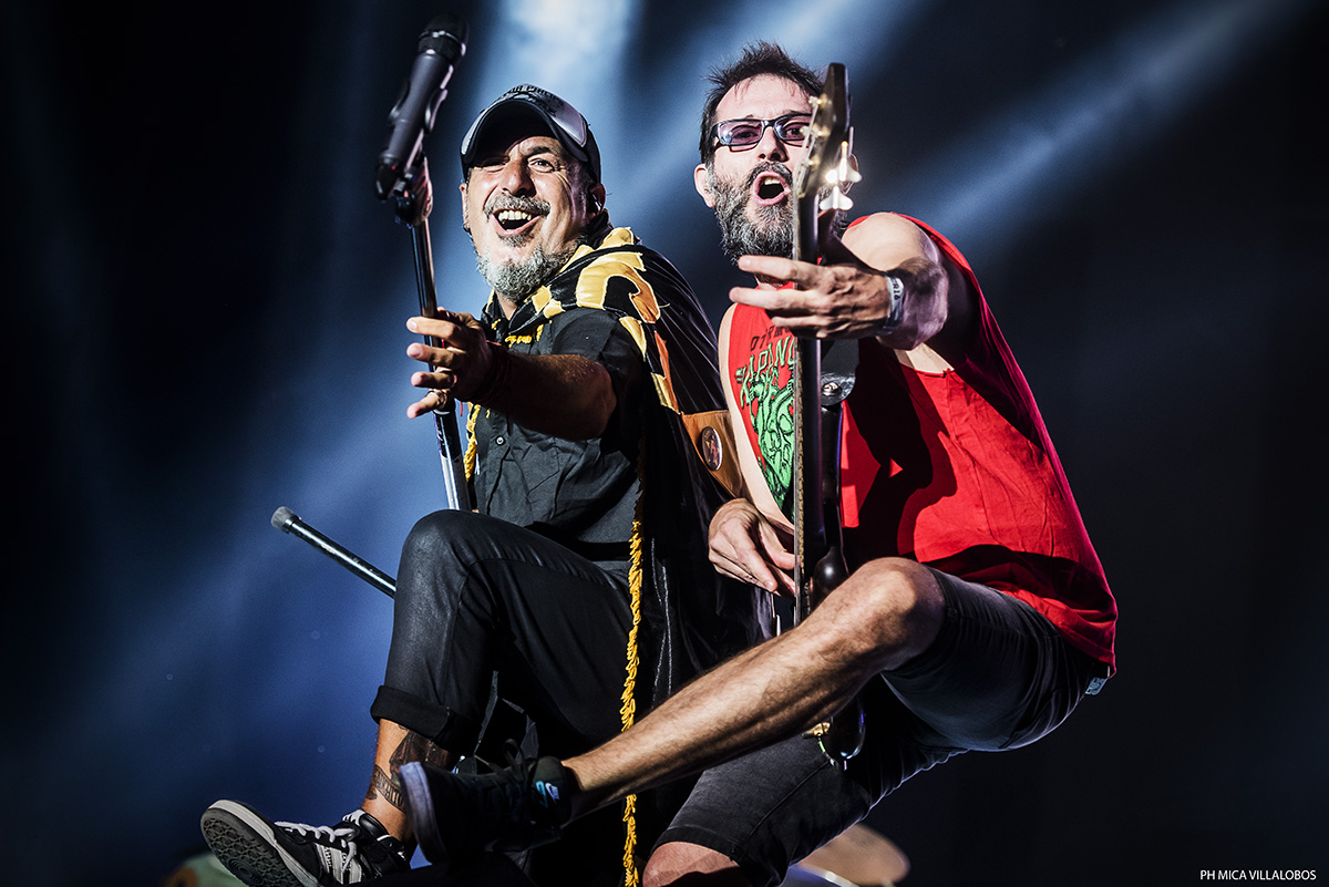 Cosquín Rock '16: Día 1 - Comenzó la décimo sexta edición del festival de rock, que en su primera jornada aglomeró una variedad de estilos en el escenario principal y muchas bandas debutantes en los distintos sectores. Lo mejor estuvo de la mano de El Plan de la Mariposa, Todo Aparenta Normal y Kapanga. c43de5a7 cecb 4fa8 a5f4 78058e2651d1