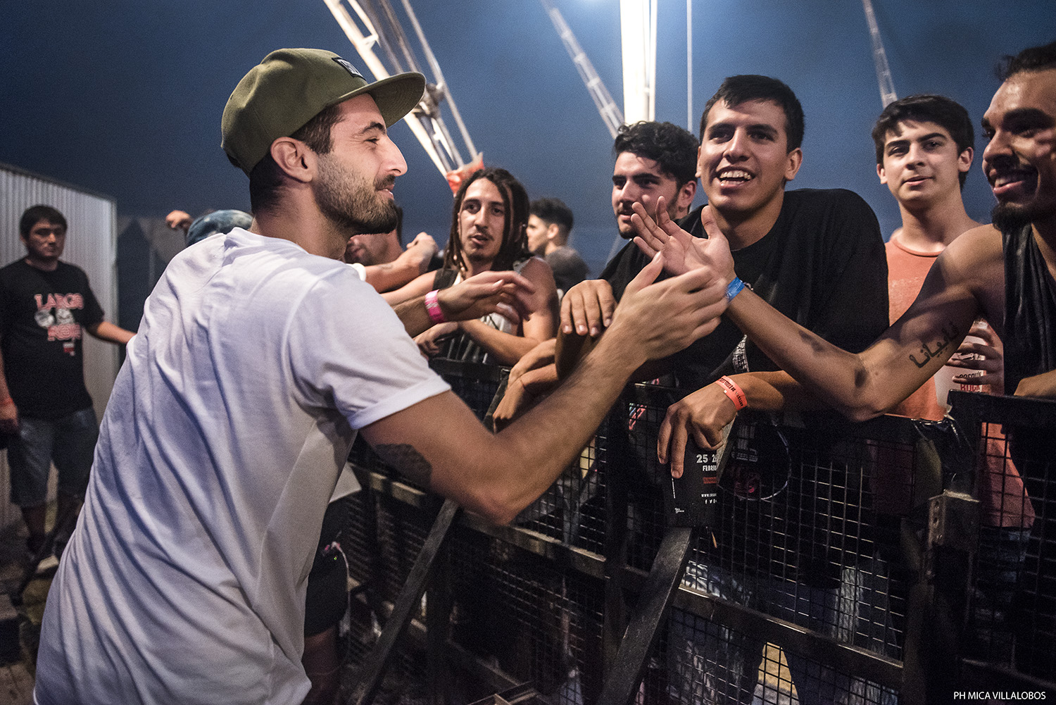 Cosquín Rock 2017: Día 1 - Con muchos espacios vacíos en el Aeródromo de Santa María de Punilla, arrancó el festival más federal de la Argentina y que en su primera jornada reunió al rock and roll con el metal, el punk y el blues. cdab3a57 9c93 4b69 85f1 29cd3e385100