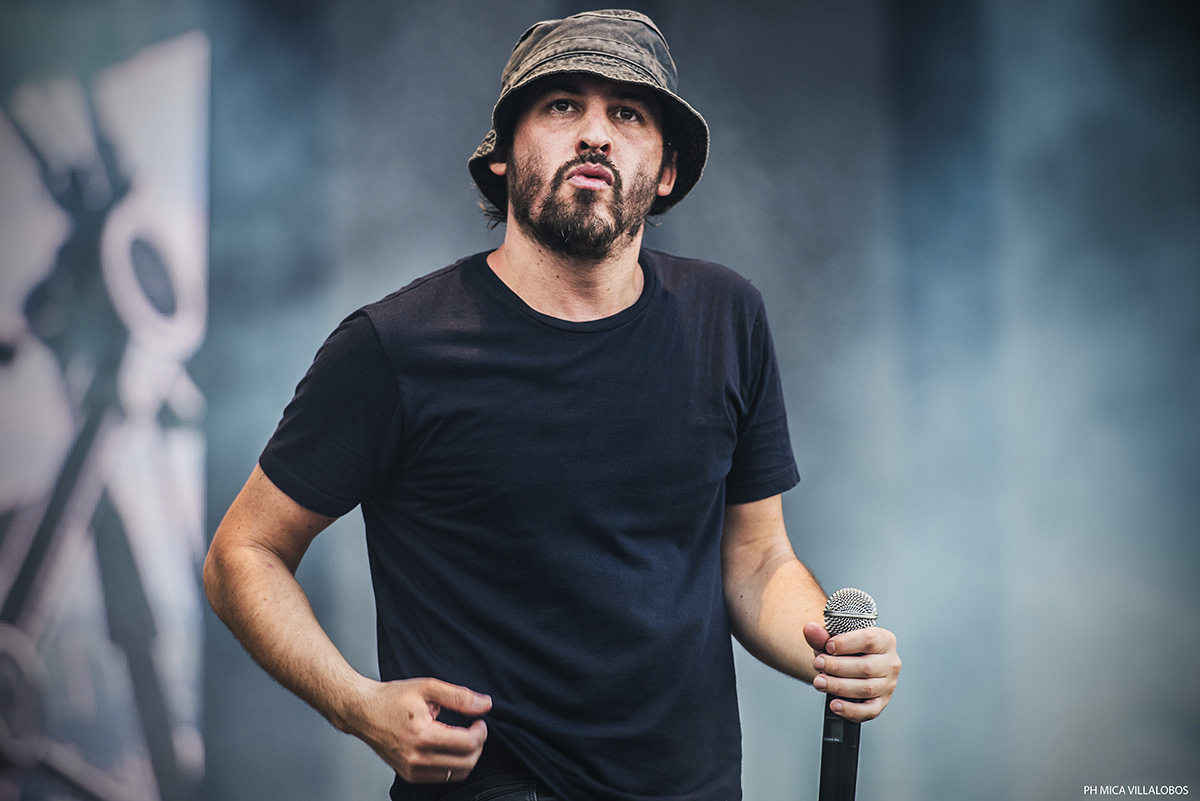 Cosquín Rock '16: Día 2 - Como en cada edición, la lluvia volvió a ser protagonista un año más. La segunda jornada comenzó con mucho calor y cerró bajo agua. Lo más destacado de la fecha estuvo en Octafonic, Eruca Sativa, los debutantes Barco y la gran convocatoria de Don Osvaldo. e81d4125 fa7b 4314 8526 0a765d80dad9