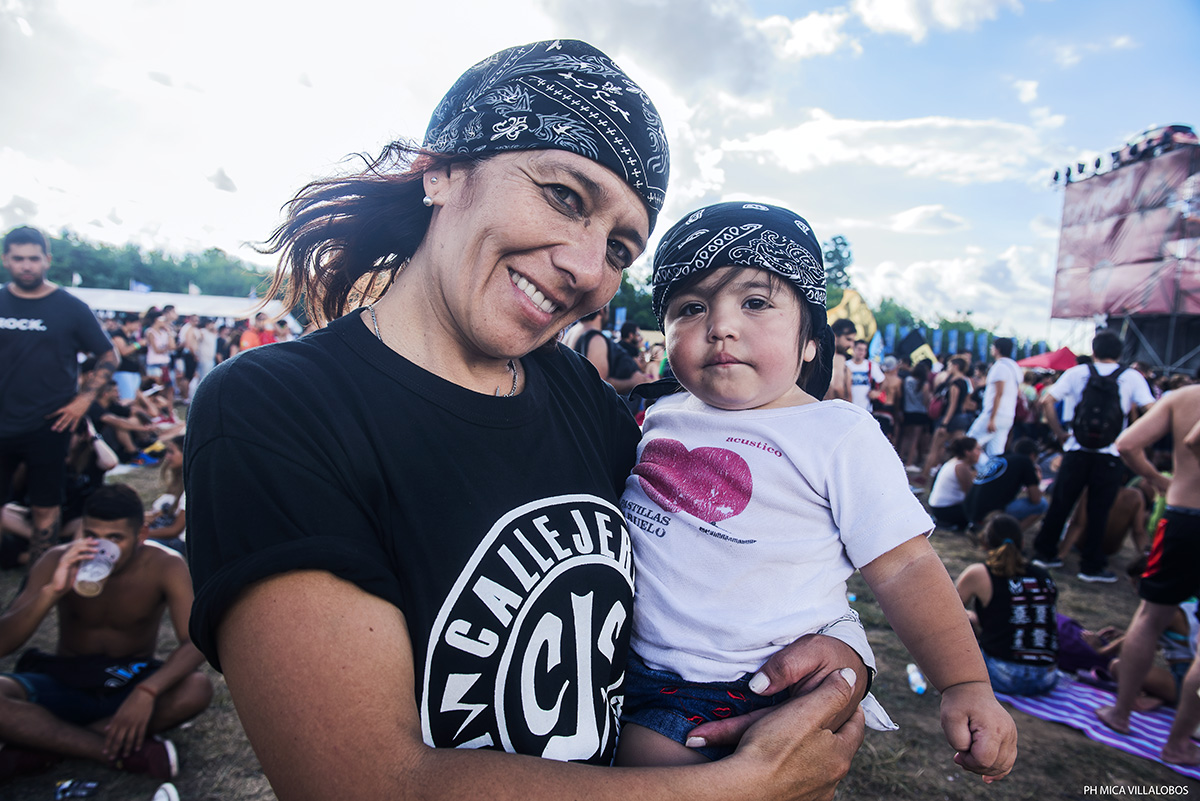 Cosquín Rock '16: Día 2 - Como en cada edición, la lluvia volvió a ser protagonista un año más. La segunda jornada comenzó con mucho calor y cerró bajo agua. Lo más destacado de la fecha estuvo en Octafonic, Eruca Sativa, los debutantes Barco y la gran convocatoria de Don Osvaldo. ea88693c 717f 4585 8972 d5599a7af889