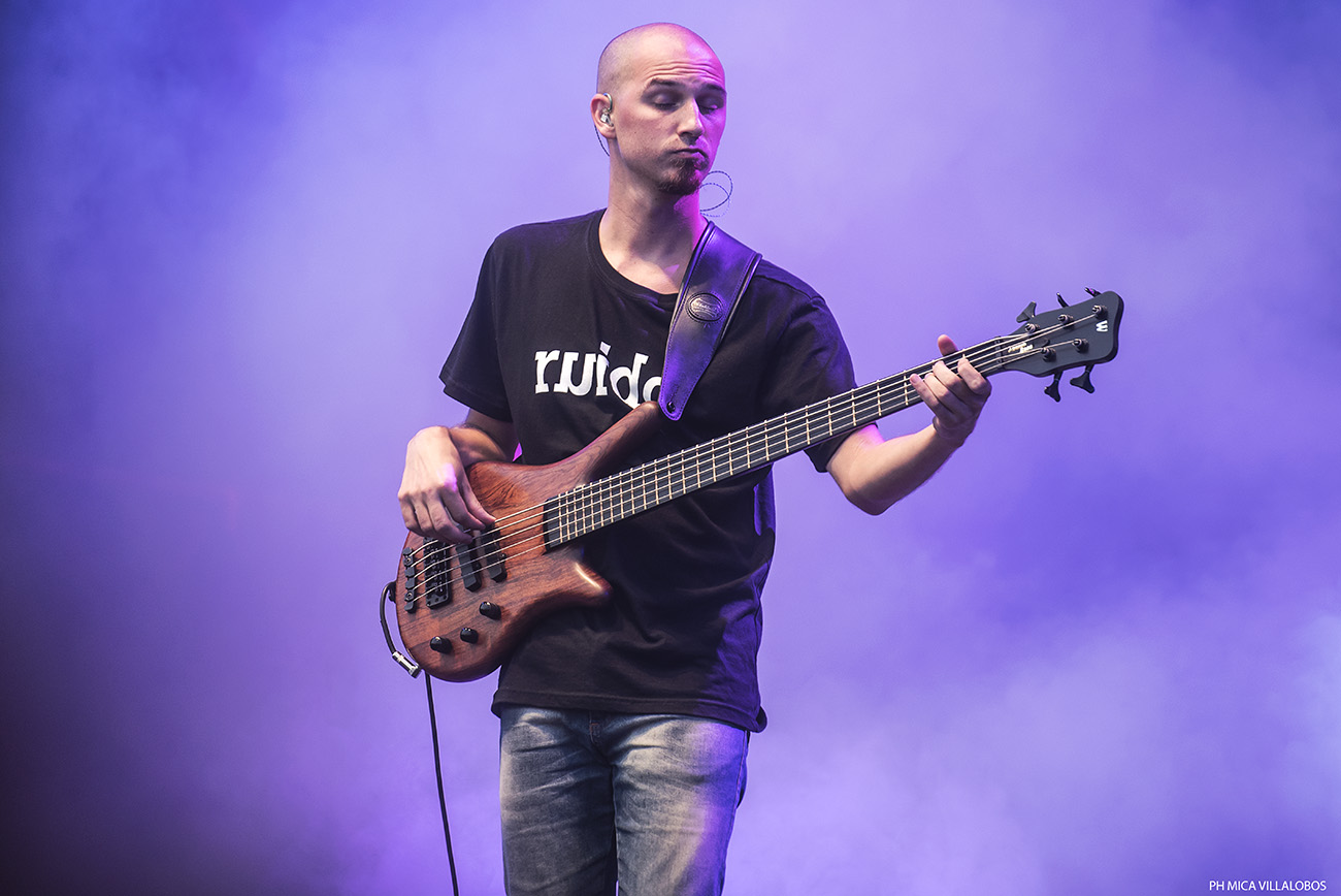 Cosquín Rock 2017: Día 1 - Con muchos espacios vacíos en el Aeródromo de Santa María de Punilla, arrancó el festival más federal de la Argentina y que en su primera jornada reunió al rock and roll con el metal, el punk y el blues. f72c6ba3 61a5 4ba6 95b7 e95a145eab98