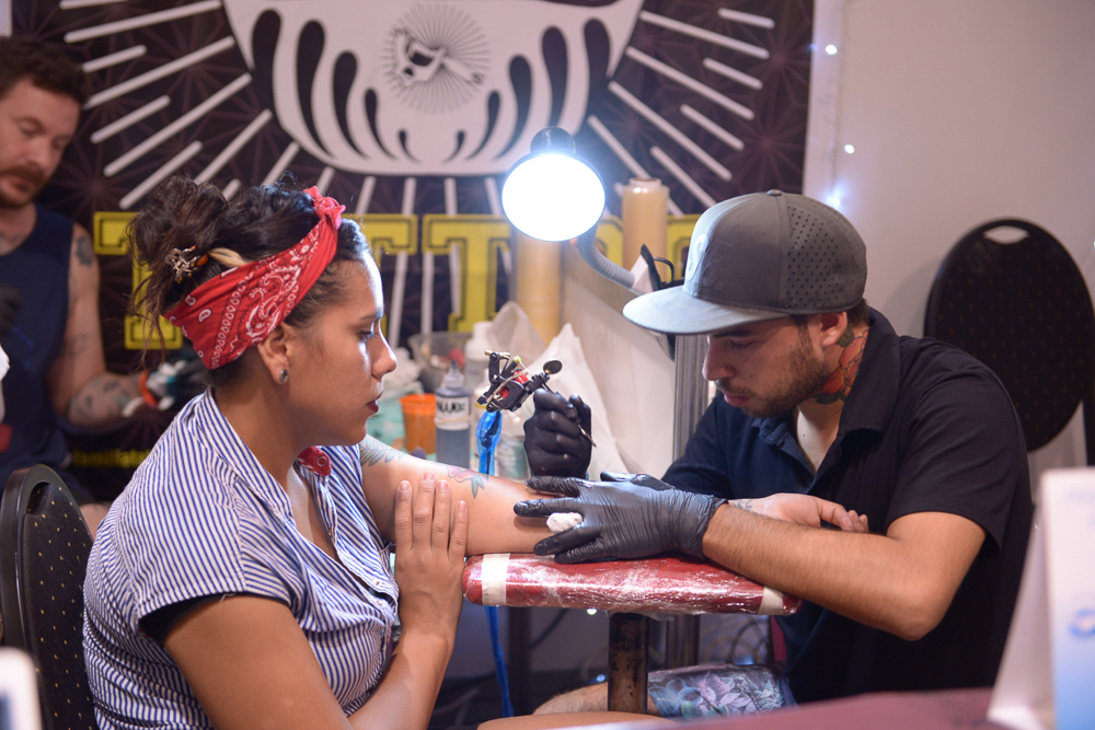 Postales del Tattoo Show - Miles de personas visitaron la 15º edición del Tattoo Show, este fin de semana en La Rural. Una convención de tres días con invitados internacionales, exhibiciones, bandas en vivo y el ya tradicional concurso con los mejores tatuajes. 9e28a5db b92f 4454 a4b7 08b4d7970a5f