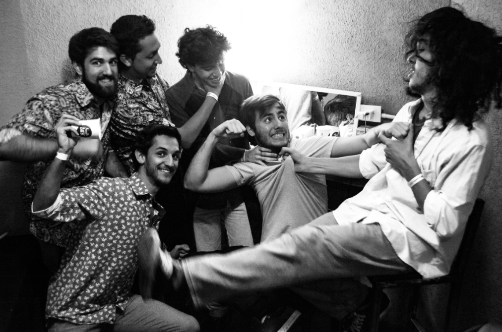 Mandala prepara su show en Beatflow - Este 2019 prepara grandes cosas para Mandala, el sexteto compuesto por Gonzalo Velazco (Voz), Leonardo Neutmark (Teclado), Gastón Ardissone (Batería), Joaquín García (Guitarrista), Manuel Loza Basaldua (Saxo) y Manuel Yozia (Bajo), que durante el año lanzará su disco debut "Espejo de hoy" y se embarcará en una gira que los llevará a recorrer gran parte del país. c4494628 b9c8 4101 b3d3 29dfd47a448d
