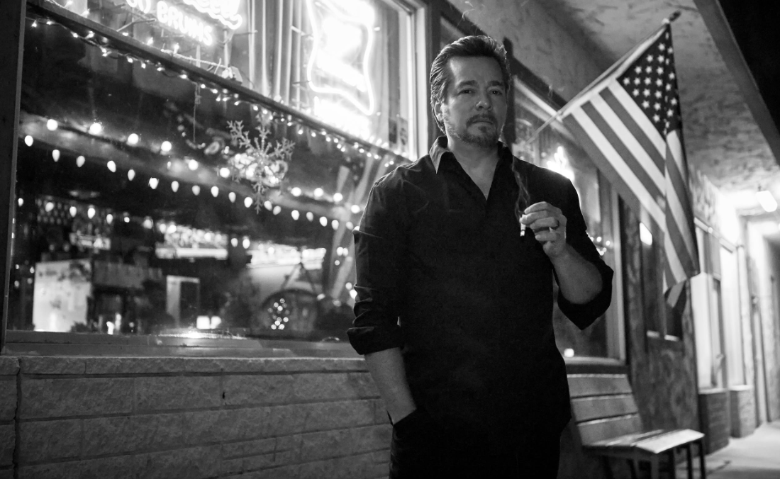 John Garcia: "Con Kyuss exageramos la importancia del desierto" - Más de una decena de discos con los grupos clásicos del género (Kyuss, Slo Burn, Unida, Hermano, Vista Chino, entre otras). Cientos de recitales por el mundo. Colaboraciones con artistas tan dispares como los electrónicos Crystal Method y Robby Krieger, de The Doors. Un estilo vocal totalmente identificable y propio. Aunque John Garcia cuente con todos esos pergaminos, todavía no se siente cómodo como compositor. aaac0410 355d 4ebd af4b ffefe76e09bf