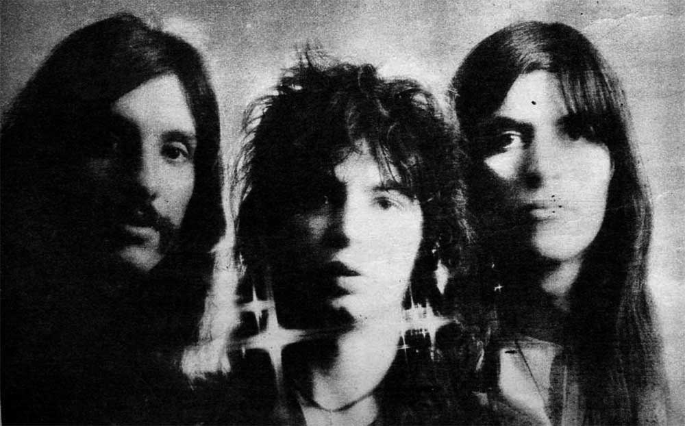 Superángeles. El primer álbum de Orion's Beethoven - Corría el año 69, el lugar: el anfiteatro, donde se realizó el primer festival de rock nacional. En ese evento se presentó un grupo que tenía poco que ver con los aficionados que se presentaron. Esto era por la música que realizaban: una ondita de Cream con mucha distorsión y sicodélia. En esa oportunidad Orion's Beethoven tuvo una actuación regular, pero para los músicos como para los críticos ya se vislumbraba algo importante. En aquella oportunidad se presentaron Adrian Bar en guitarra, Ronan Bar en bajo, José Luis González en batería y un organista que tuvo un paso más que fugaz por el grupo, tanto que nadie recuerda su nombre. 3d46b9a3 4553 40f8 ba86 8da22be0ecaf